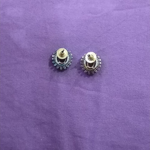 Cute studs for cute ones - Picture 3 of 5